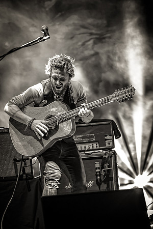 John Butler BW Red Rocks (1 of 1)