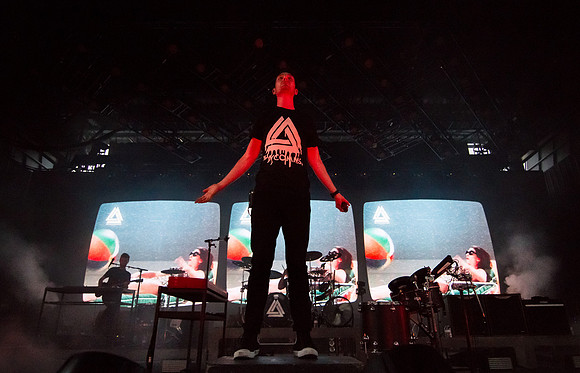 Bastille - St. Augustine Amphitheater 5-7-2017 (8 of 11)