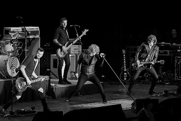 Sammy Hagar 11-11-2017 RAW (139 of 317) collective soul bw