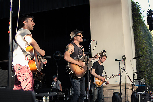 Goo Goo Dolls_Daughtry_Plain White T's (9 of 64)