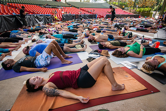 Yoga Session Soulshine Tour 2014 (10 of 22)